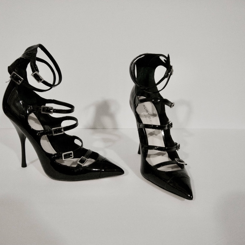 Kurt Geiger London  "Samantha" Black Pumps